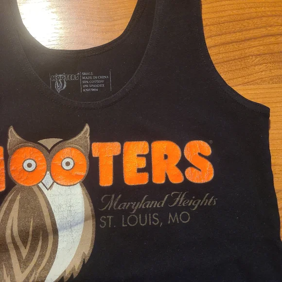 Hooter's uniform top small and shorts xs St Louis , Missouri - Picture 10 of 11